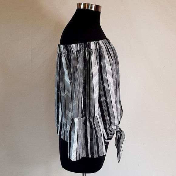 Roz & Ali Off The Shoulder Blouse - Picture 5 of 12